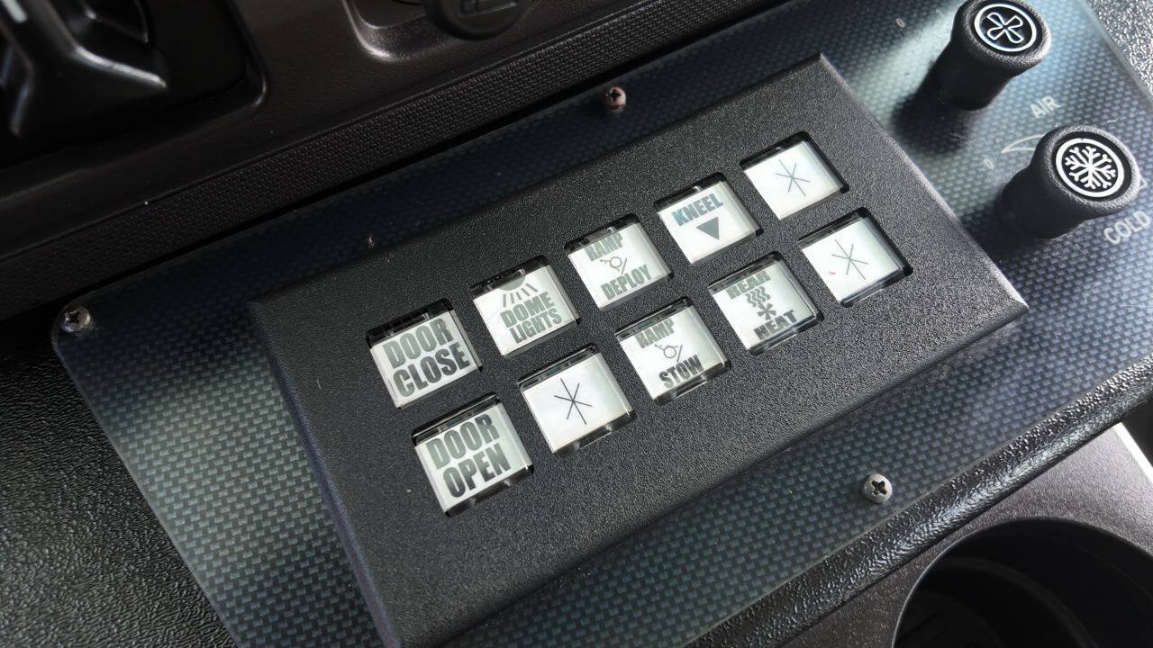 Used 2010 Ford E-450 and Econoline 450 Super Duty RWD image 11