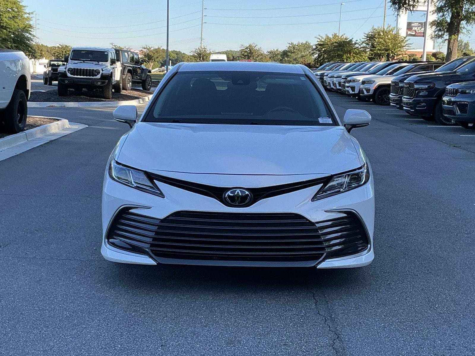 Used 2022 Toyota Camry LE w/ Convenience Package FWD image 8