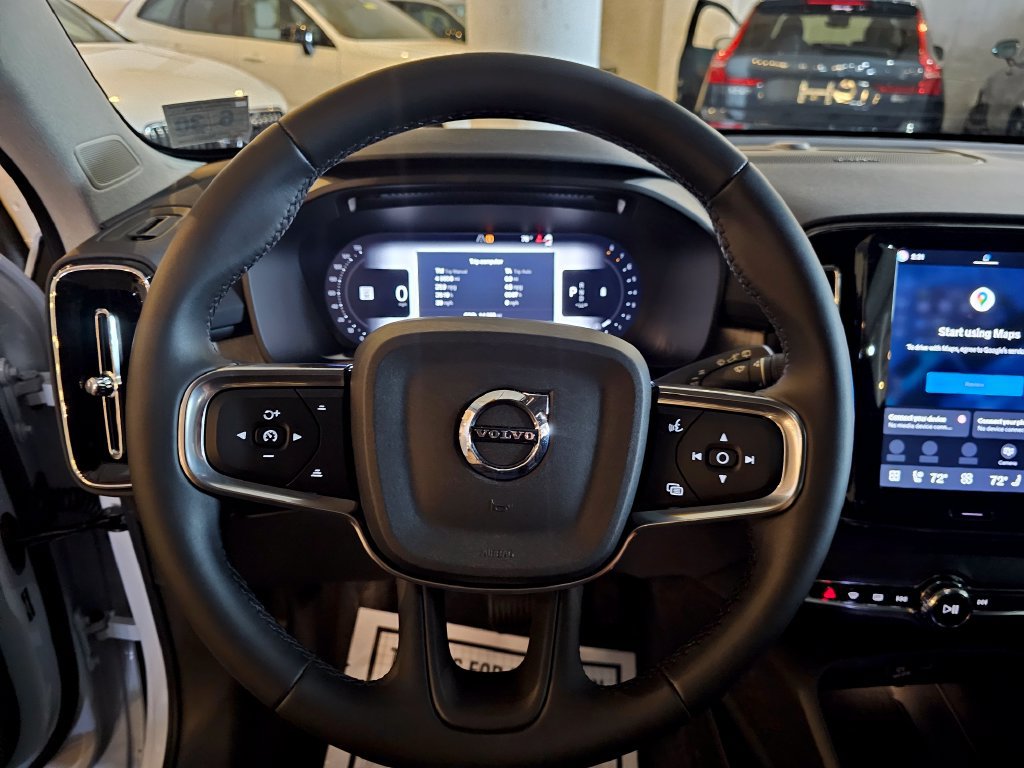 Certified 2025 Volvo XC40 B5 Ultra AWD/4WD image 18