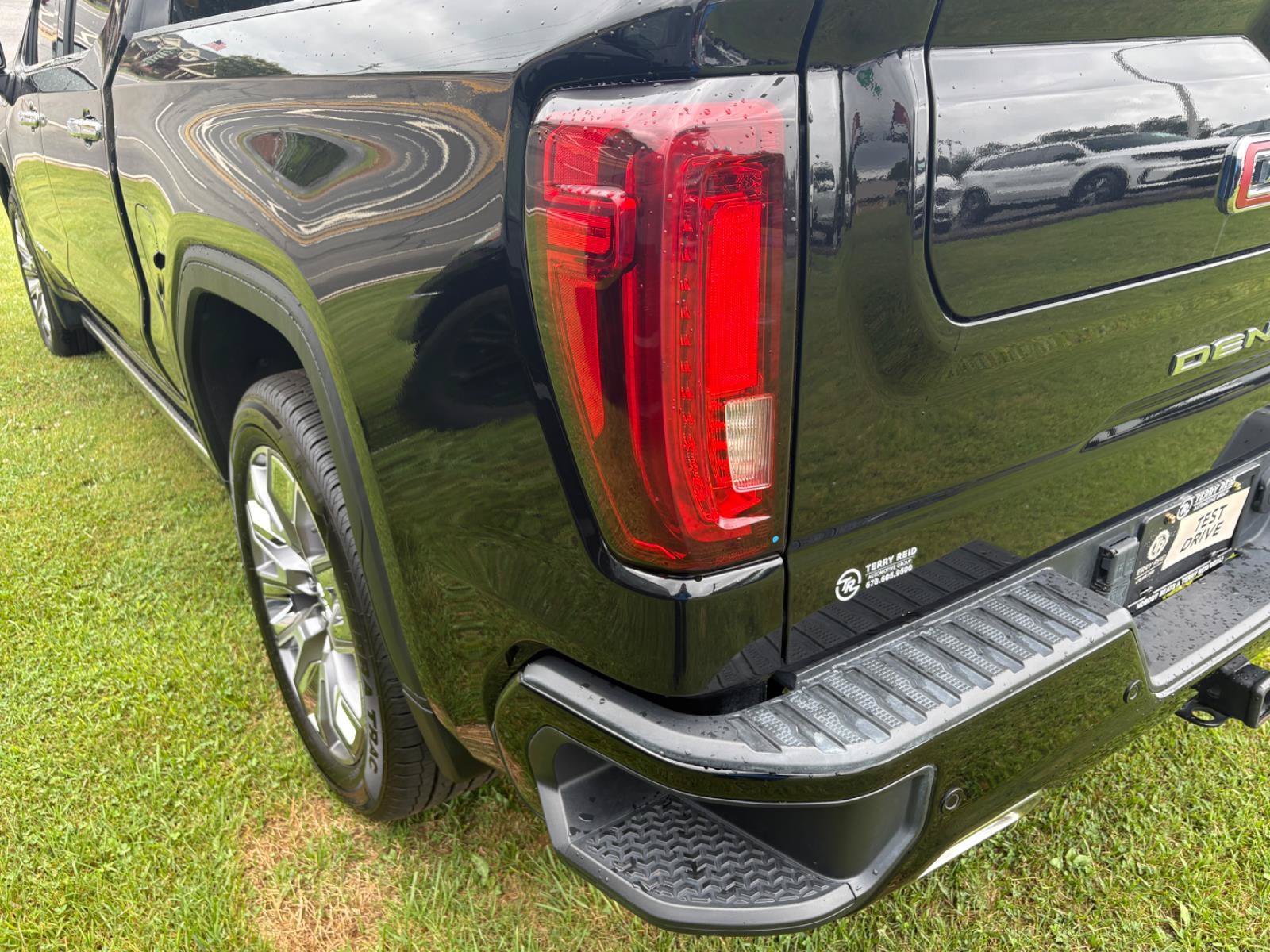 Used 2022 GMC Sierra 1500 Denali w/ Denali Reserve Package AWD/4WD image 13