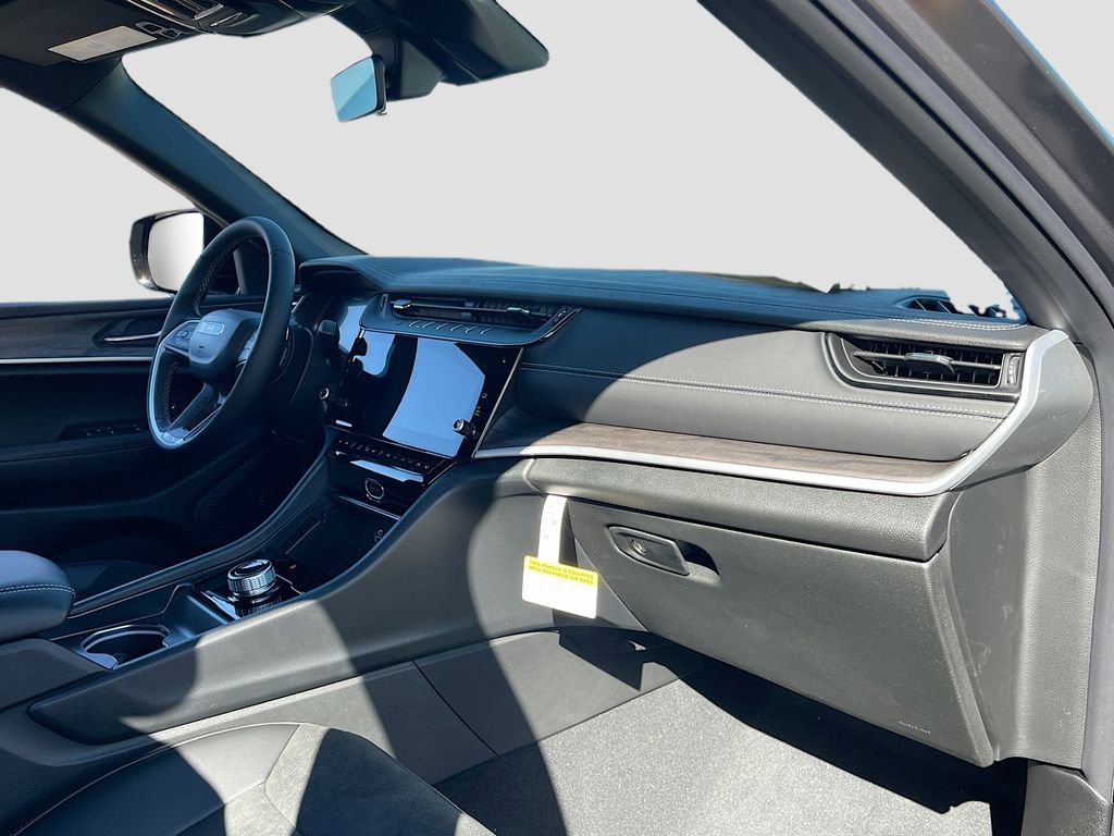 New 2026 Jeep Grand Cherokee Altitude RWD image 27
