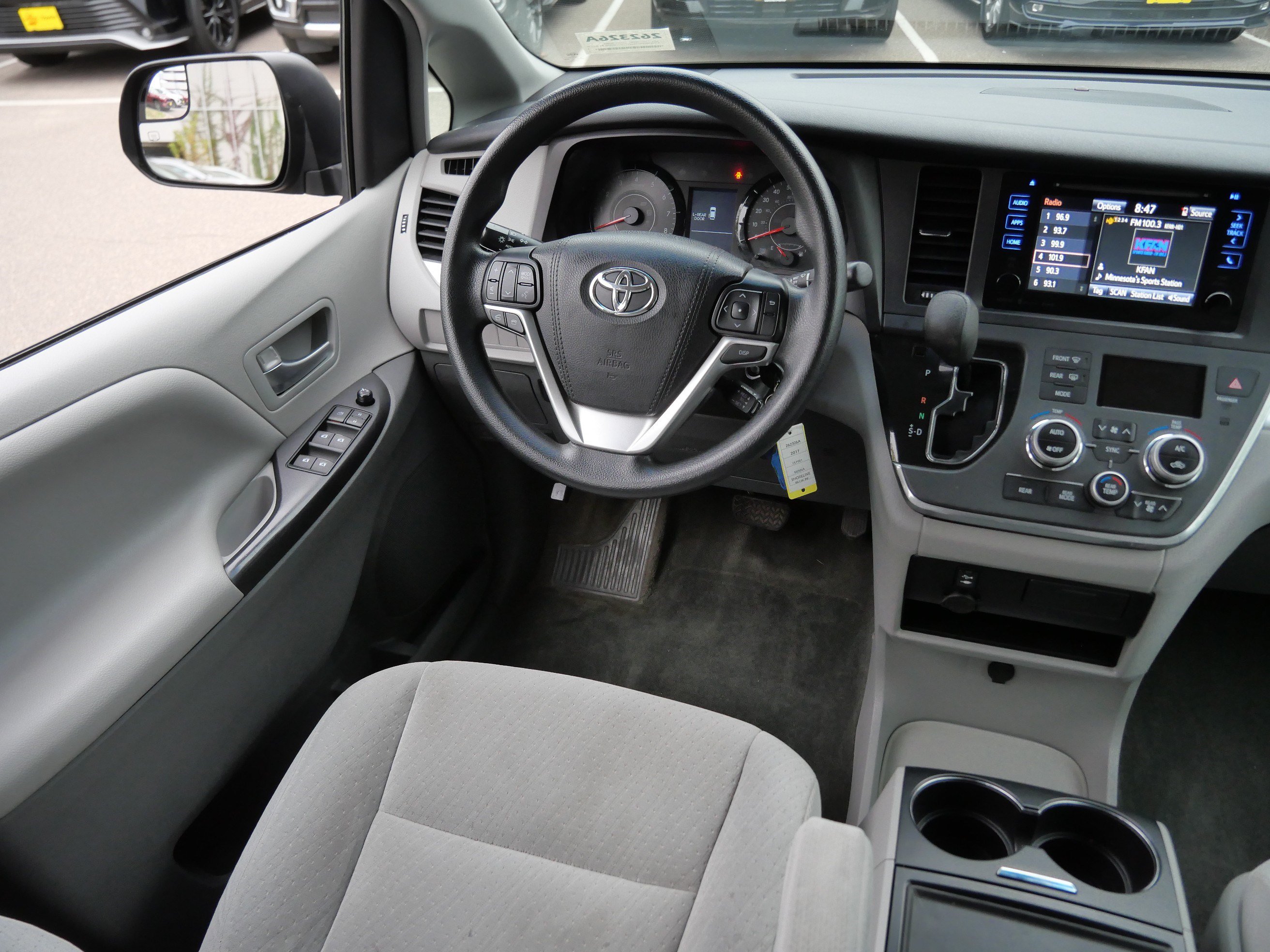 Used 2017 Toyota Sienna LE AWD/4WD image 9