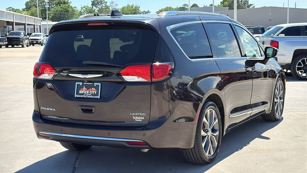Used 2017 Chrysler Pacifica Limited image 5