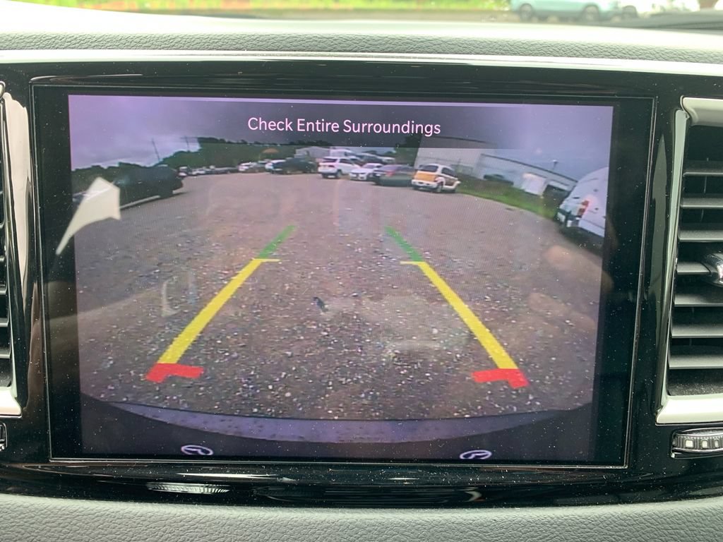 Used 2023 Chrysler Pacifica Touring-L FWD image 19