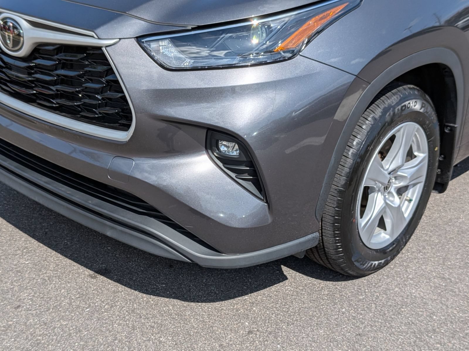 Used 2024 Toyota Highlander LE FWD image 9