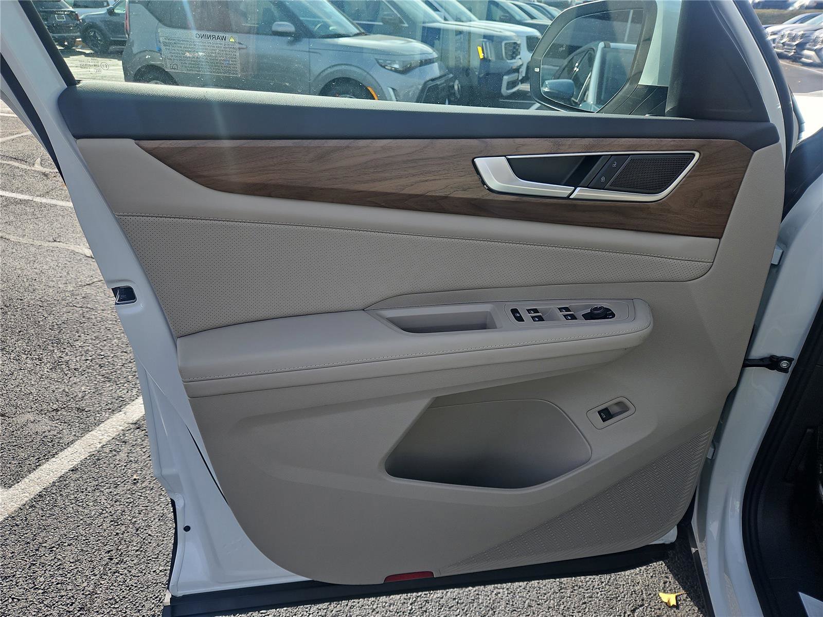 New 2026 Volkswagen Atlas SE image 12