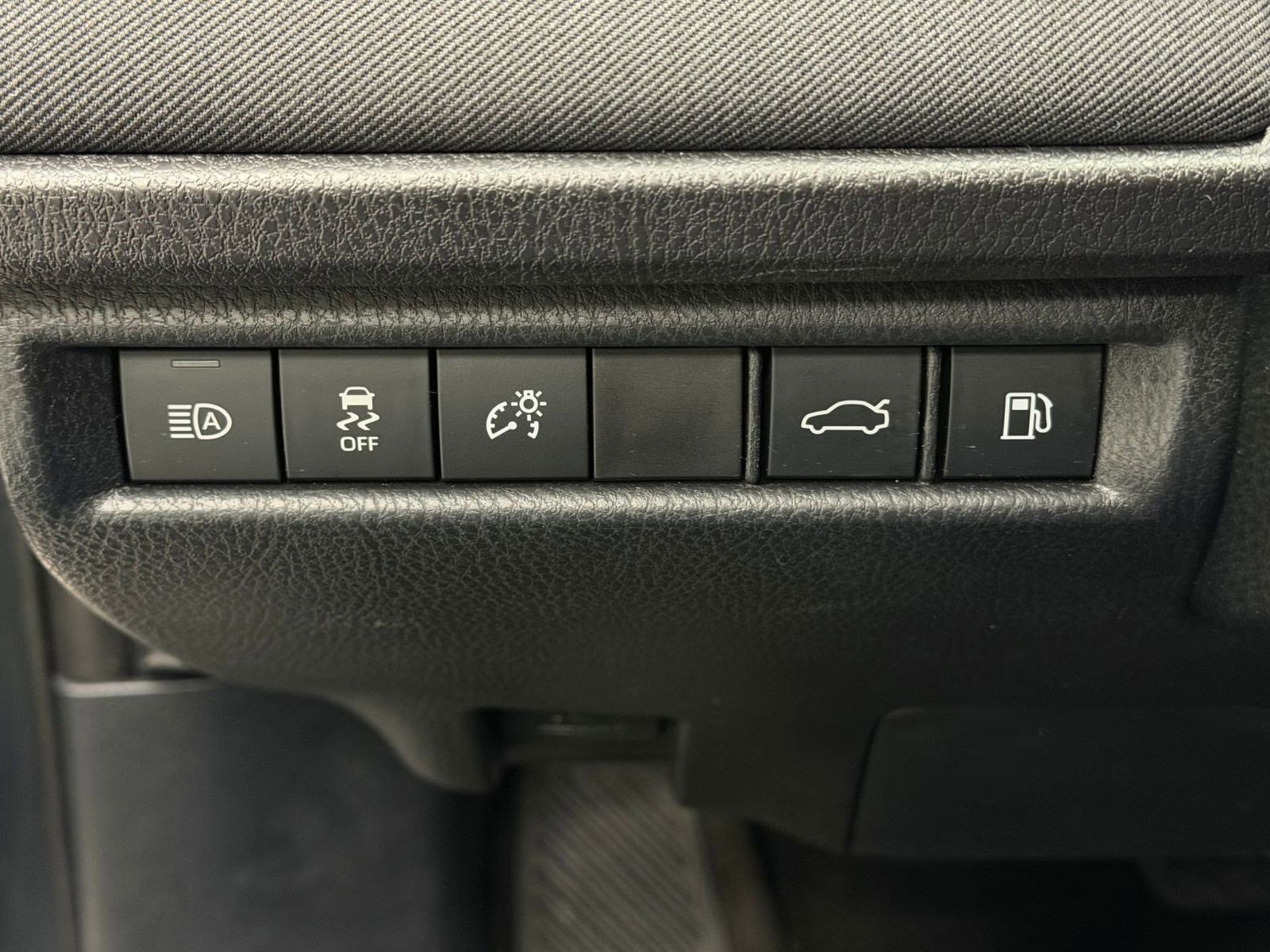 Used 2025 Toyota Camry LE FWD image 15