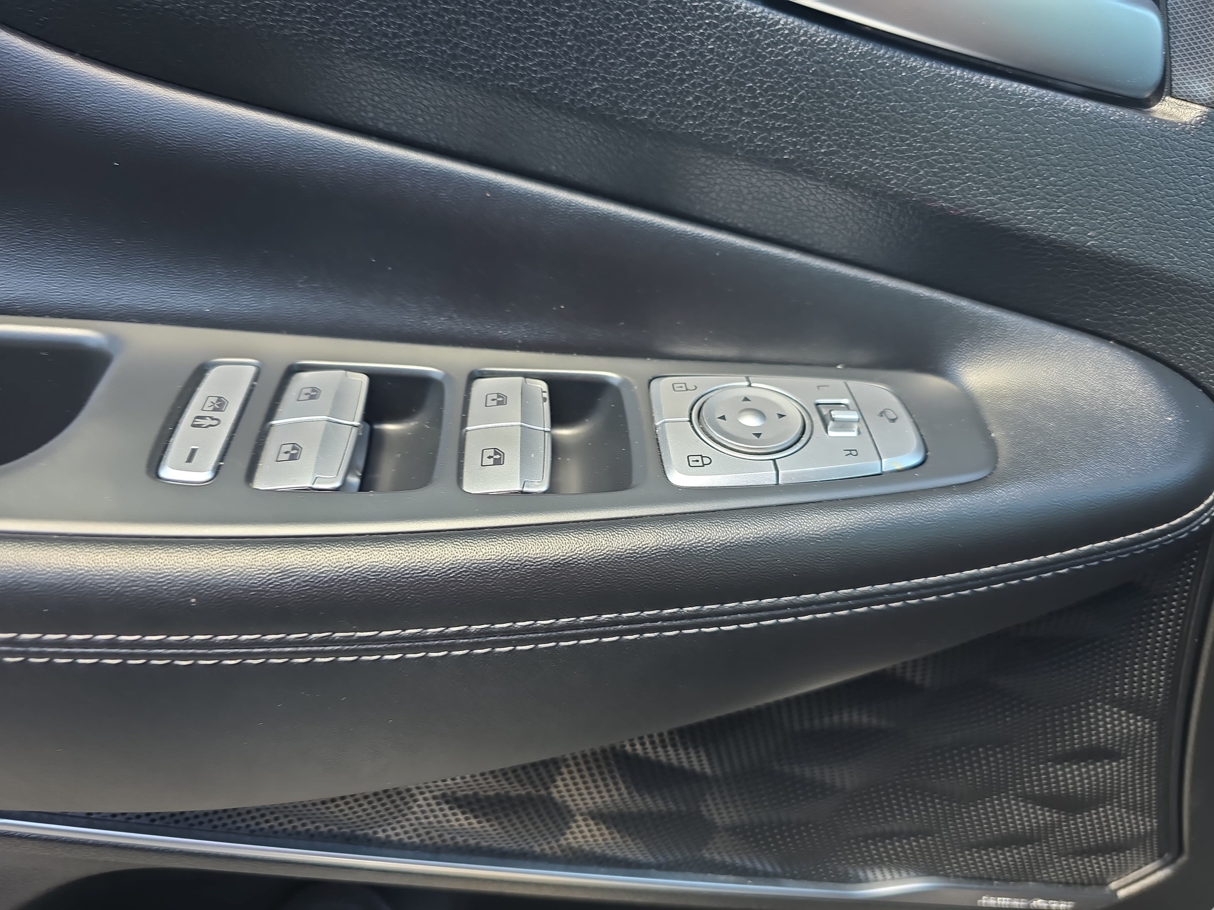 Used 2023 Hyundai Santa Fe Calligraphy FWD image 29