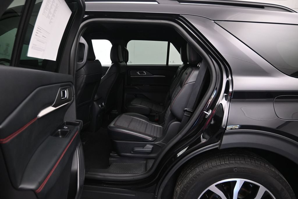 Used 2025 Ford Explorer ST-Line AWD/4WD image 22