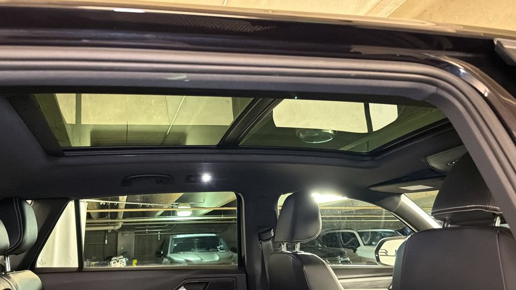 Used 2021 Volkswagen Atlas Cross Sport SE w/ Panoramic Sunroof Package AWD/4WD image 33
