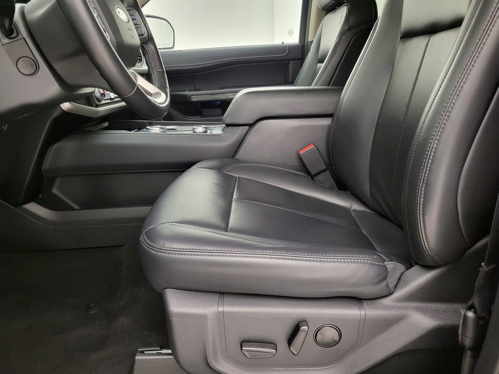 Used 2024 Ford Expedition Max XLT image 5