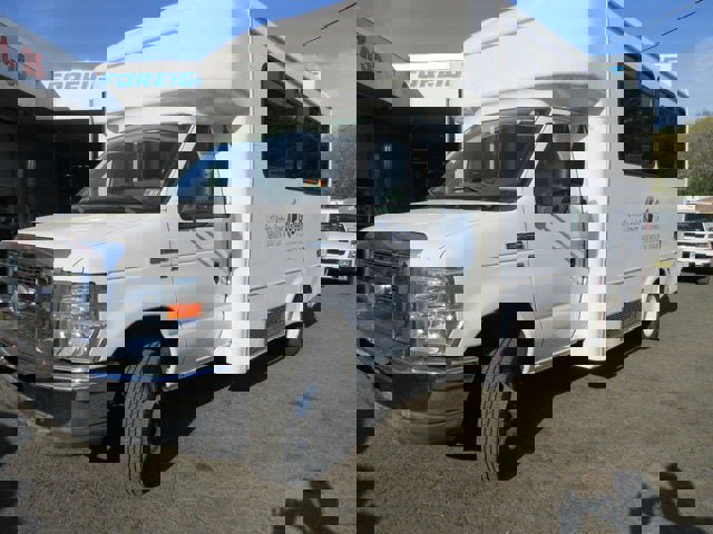 Used 2014 Ford E-350 and Econoline 350 Super Duty RWD image 2