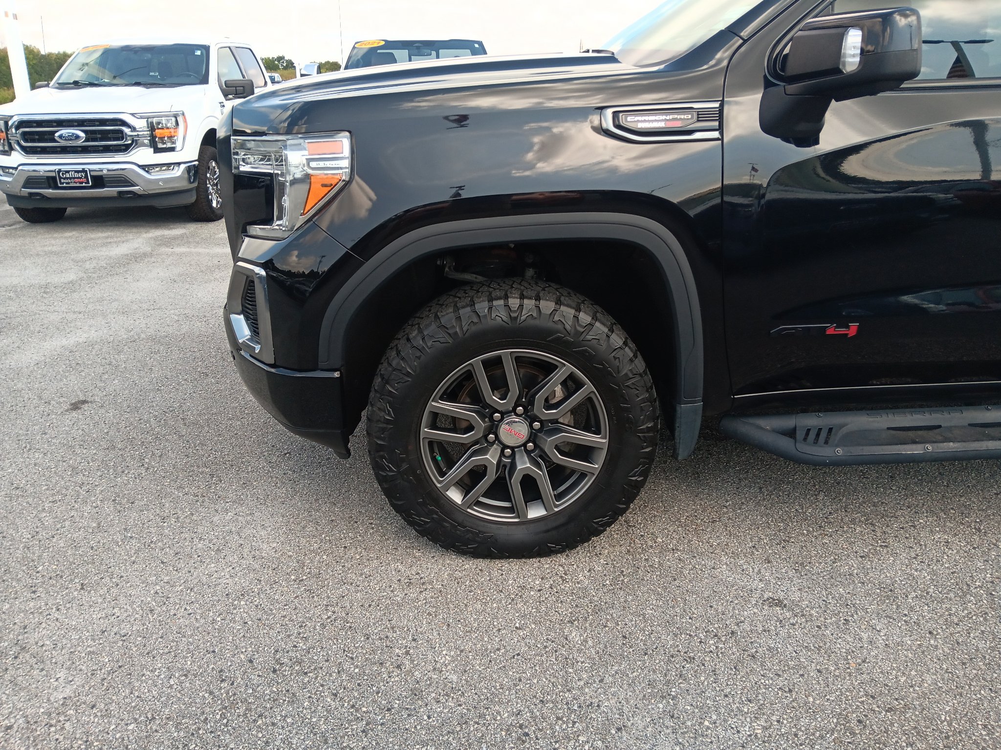 Used 2021 GMC Sierra 1500 AT4 w/ AT4 Premium Package AWD/4WD image 2