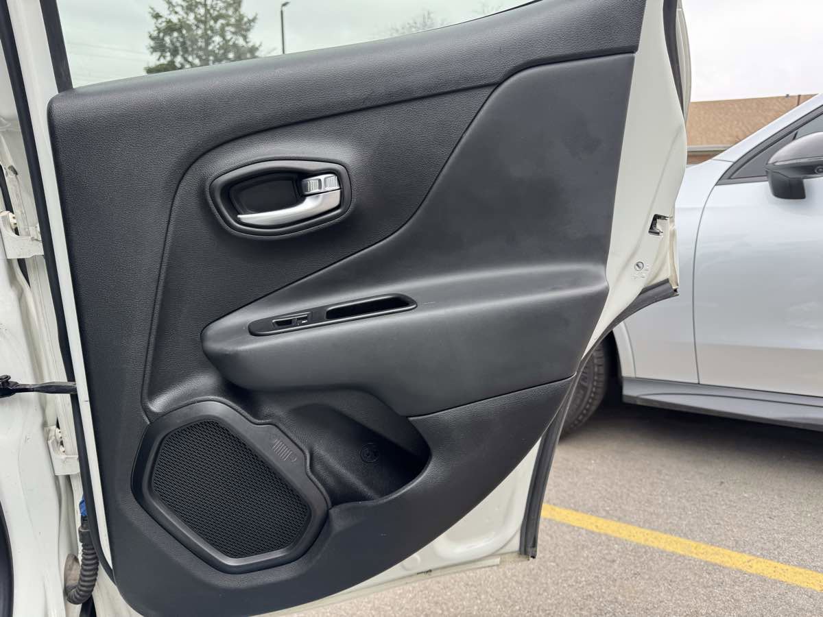 Used 2020 Jeep Renegade Altitude AWD/4WD image 33