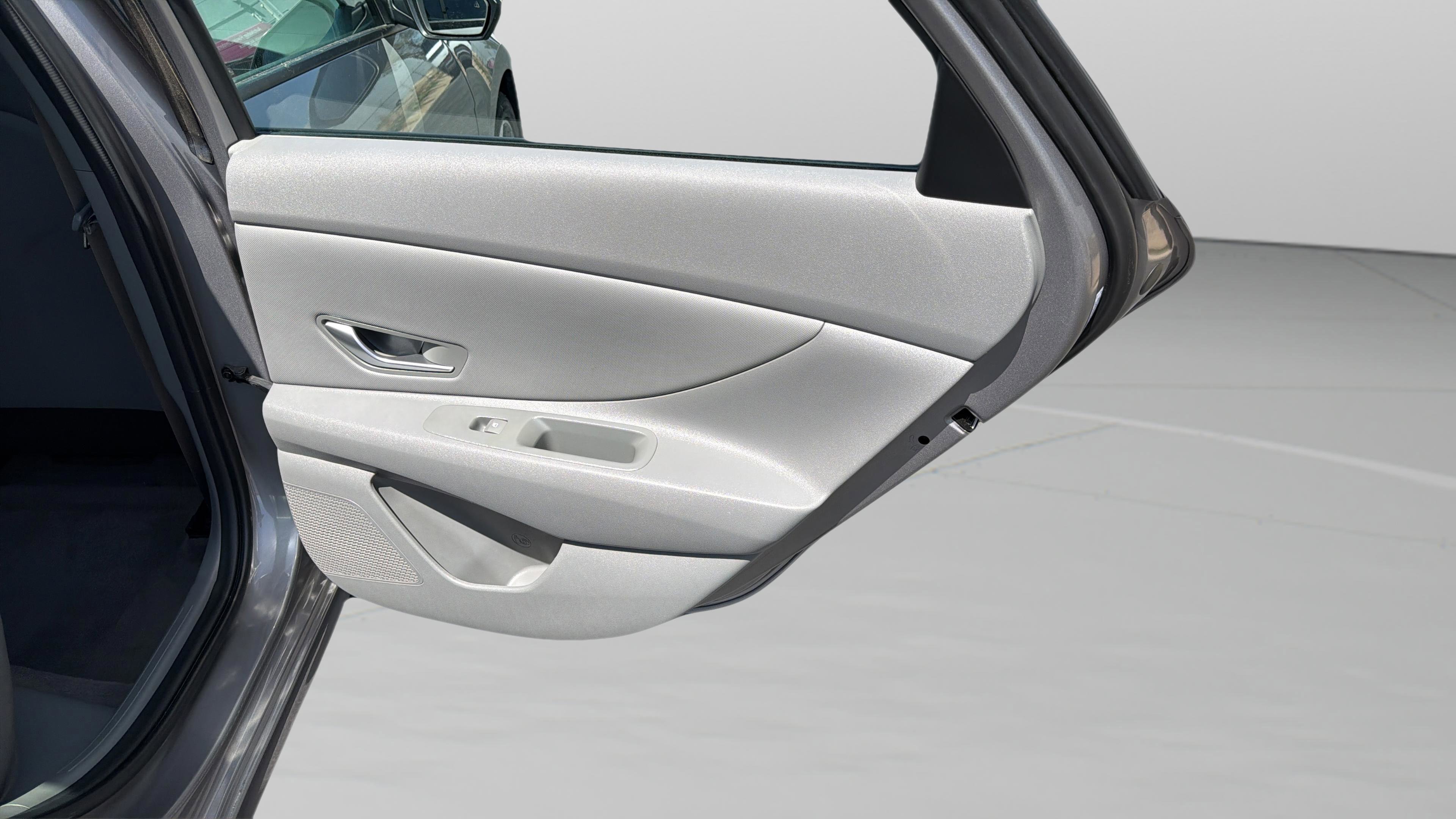 Used 2023 Hyundai Elantra SEL w/ Convenience Package image 21