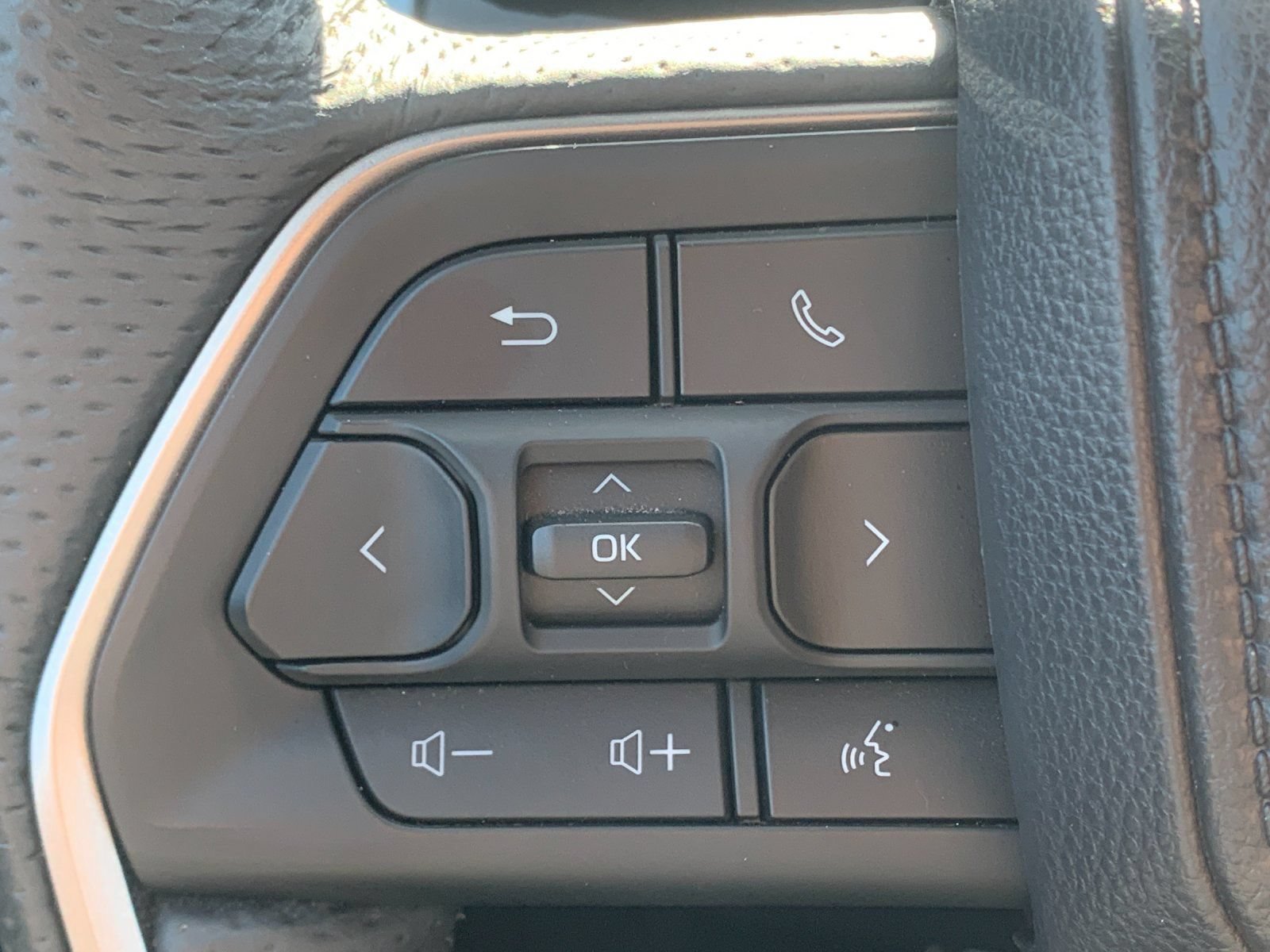 Used 2025 Toyota Tacoma TRD Sport AWD/4WD image 28
