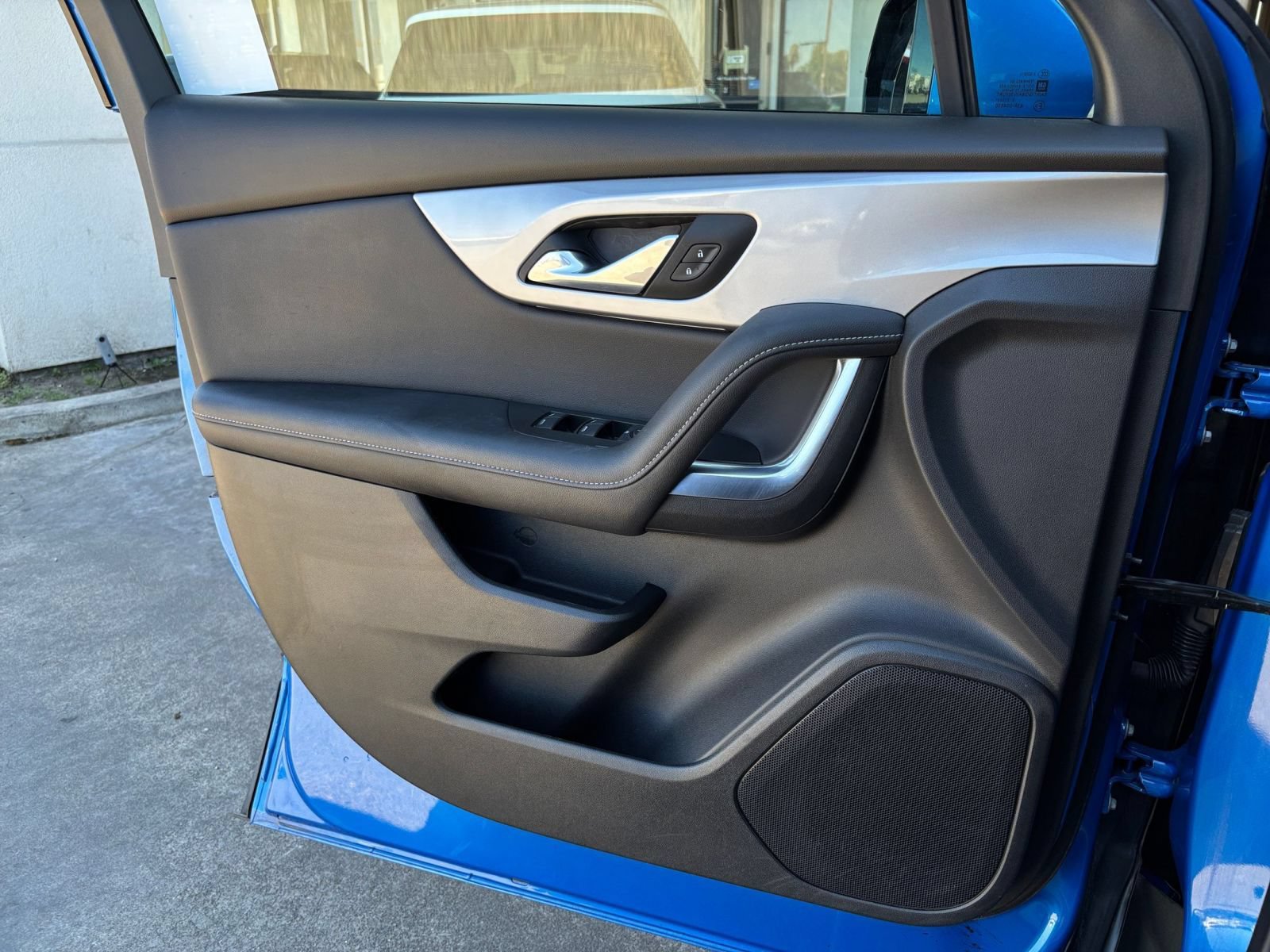 Used 2025 Chevrolet Blazer LT FWD image 18