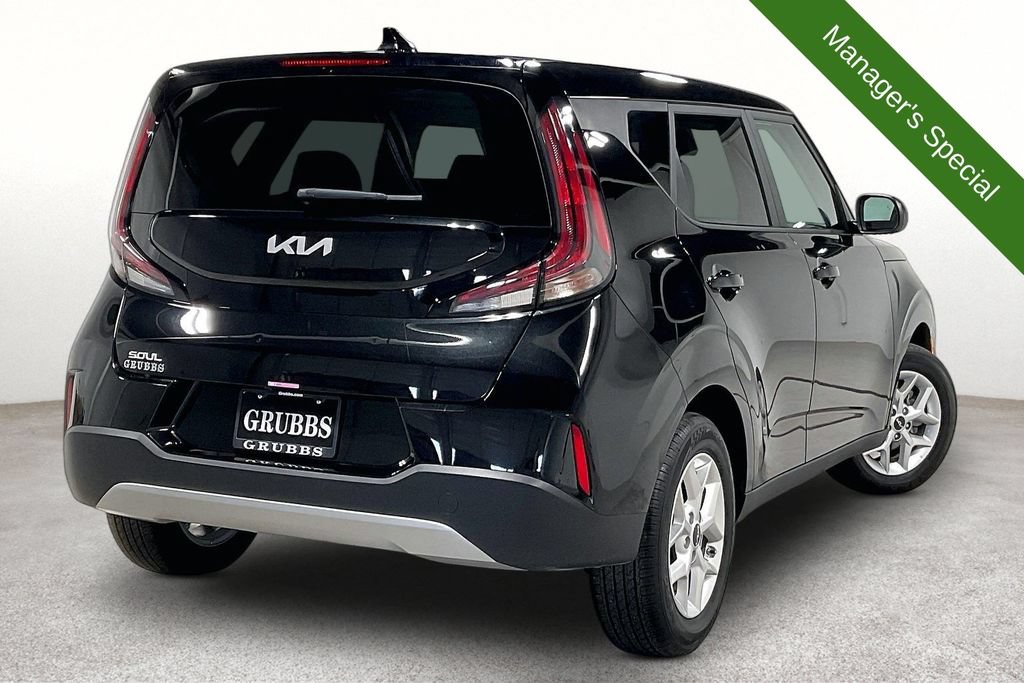 Used 2025 Kia Soul LX w/ LX Technology Package FWD image 2