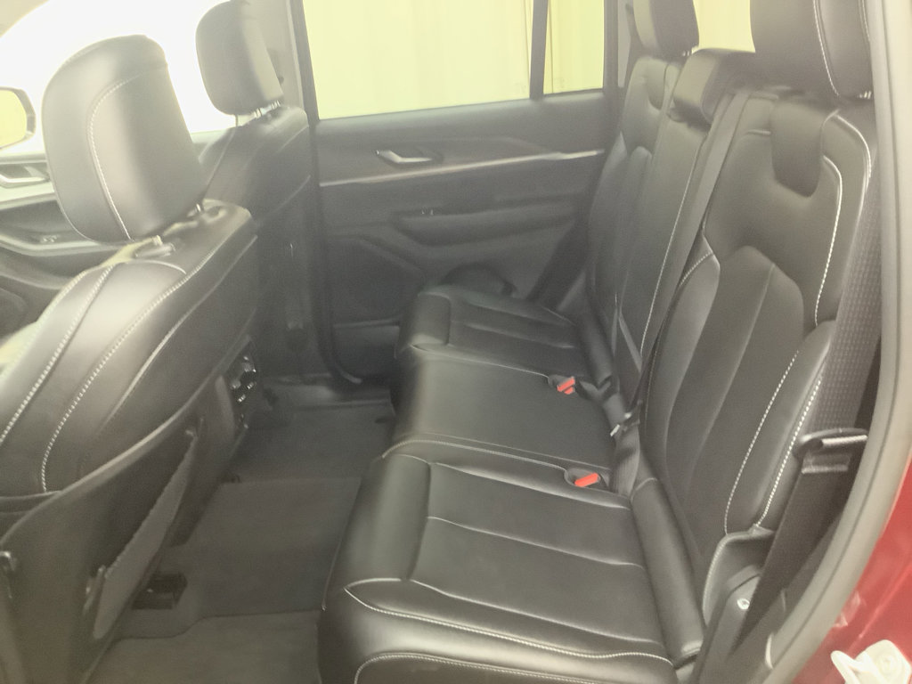 Used 2023 Jeep Grand Cherokee Limited image 25