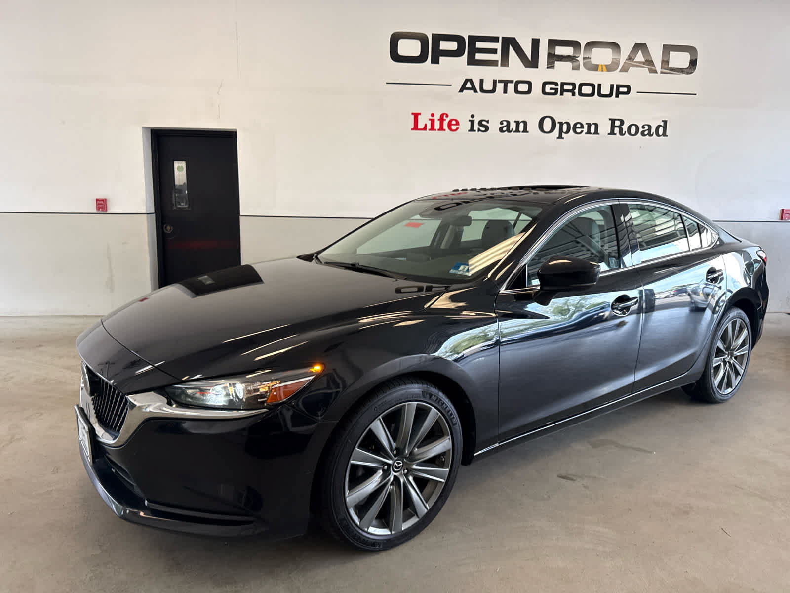 Used 2018 MAZDA MAZDA6 Touring FWD image 2