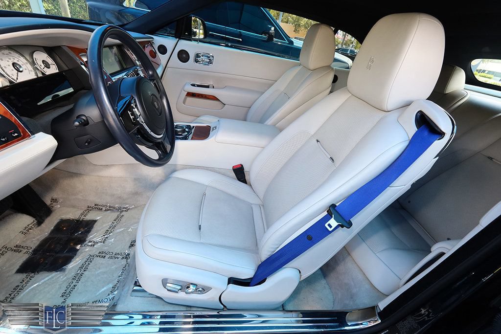 Used 2016 Rolls-Royce Dawn RWD image 15