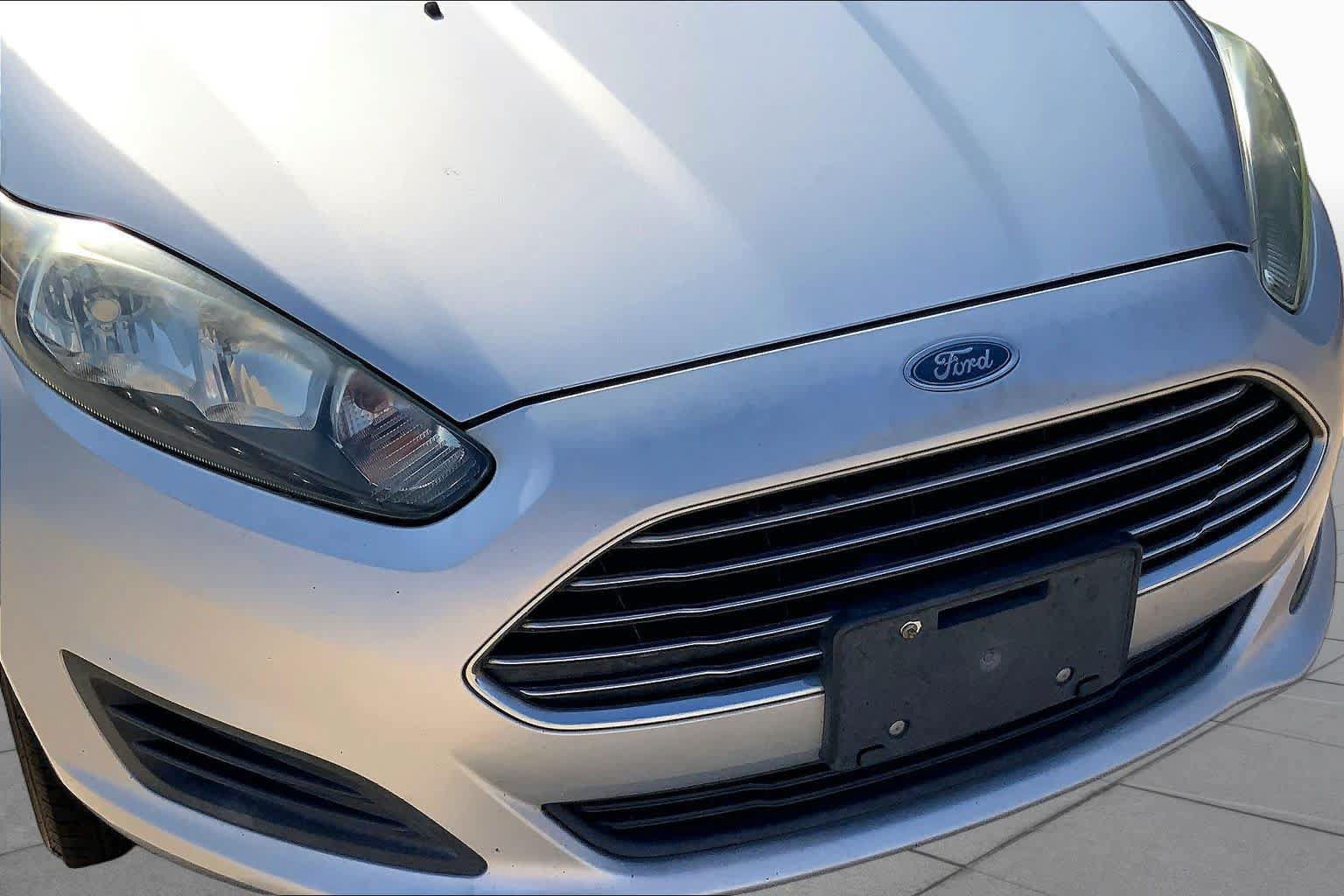 Used 2014 Ford Fiesta SE FWD image 25