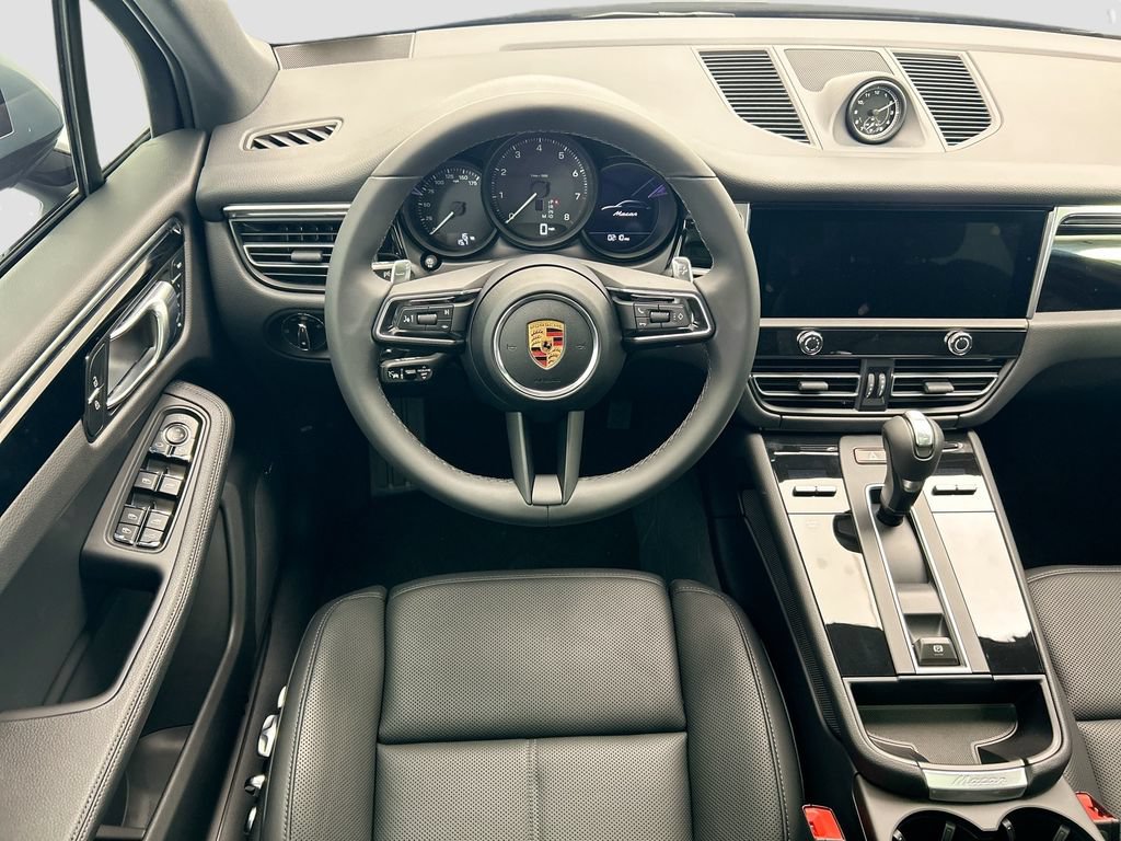 Used 2026 Porsche Macan AWD/4WD image 12