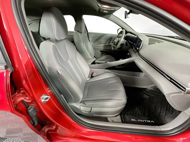 Used 2022 Hyundai Elantra SEL w/ Convenience Package FWD image 27