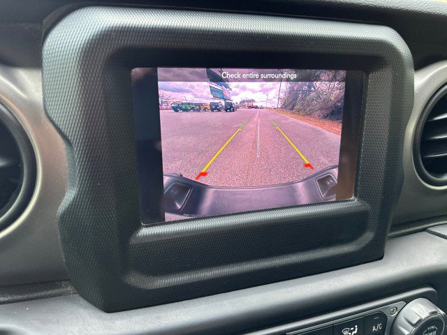 Used 2020 Jeep Gladiator Sport image 15