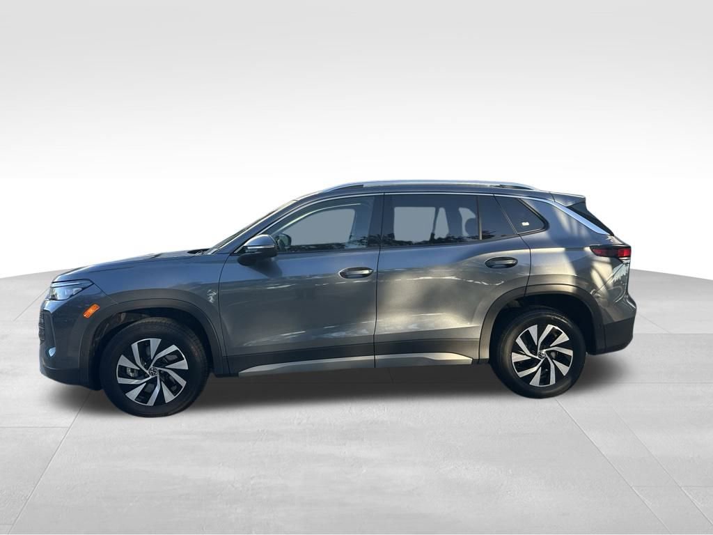 Used 2025 Volkswagen Tiguan S image 2