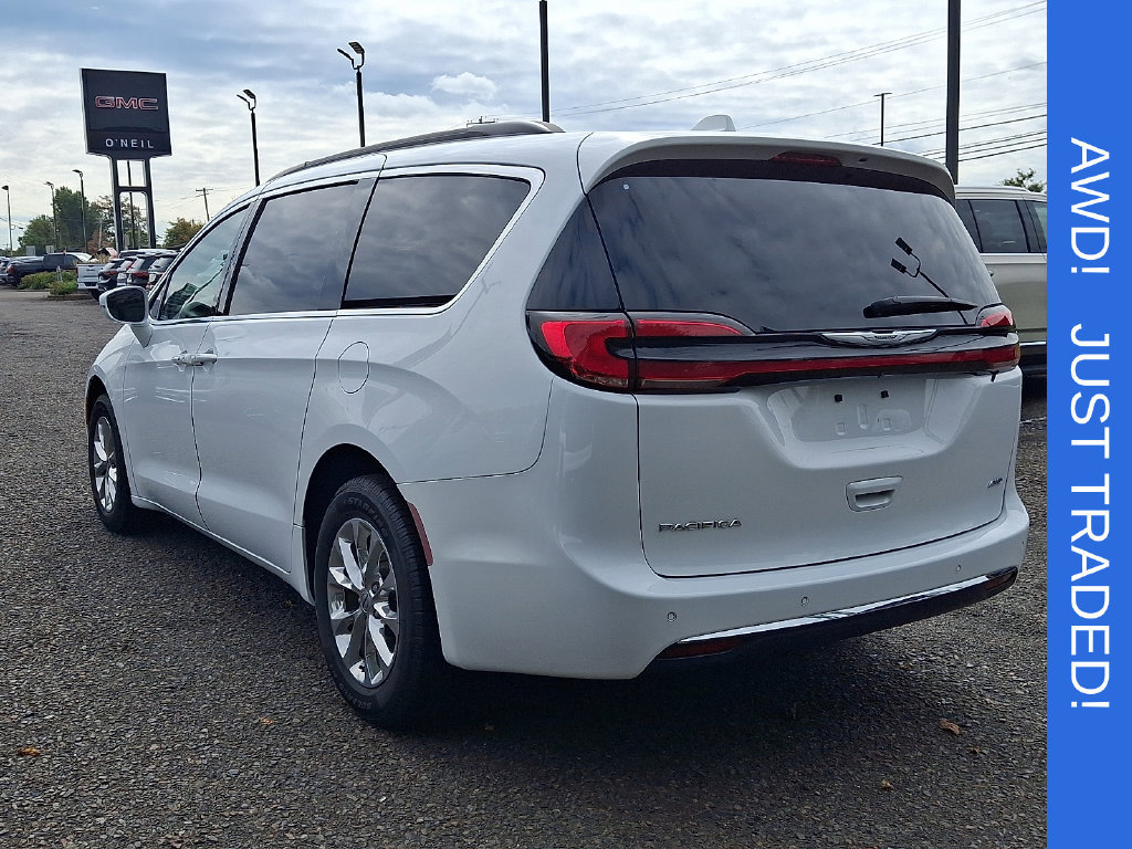 Used 2022 Chrysler Pacifica Touring-L AWD/4WD image 4