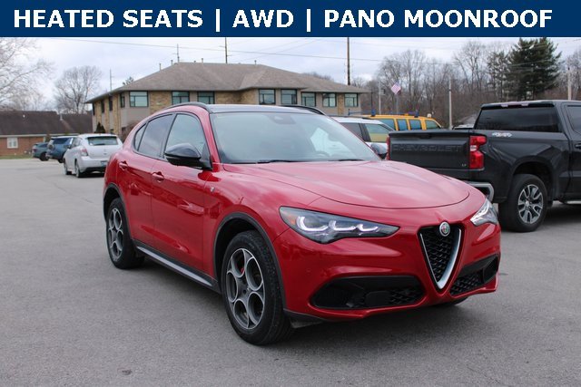 Used 2024 Alfa Romeo Stelvio Ti image 2