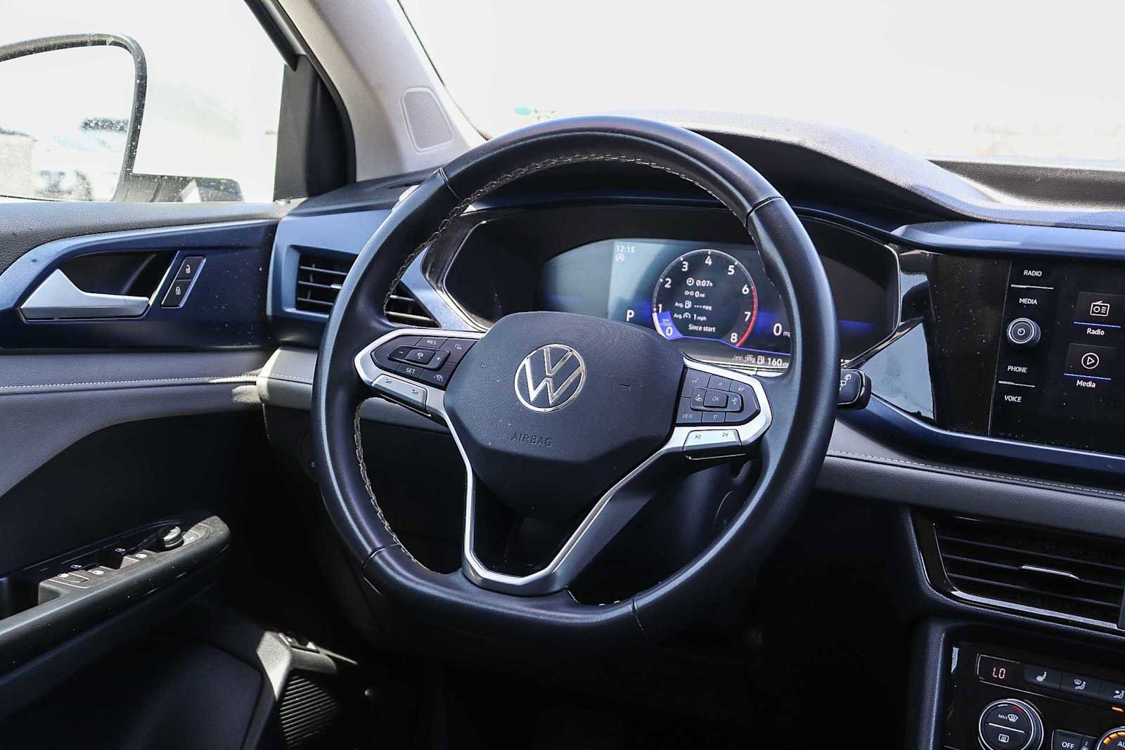 Certified 2024 Volkswagen Taos SE FWD image 14