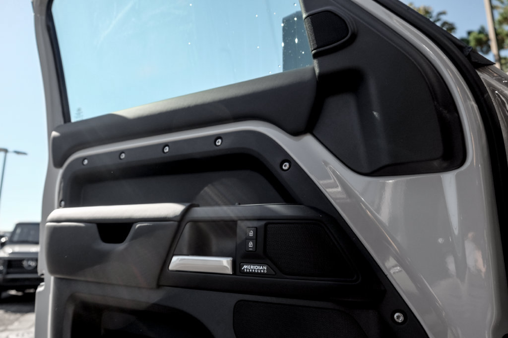 New 2026 Land Rover Defender 110 X-Dynamic SE AWD/4WD image 11