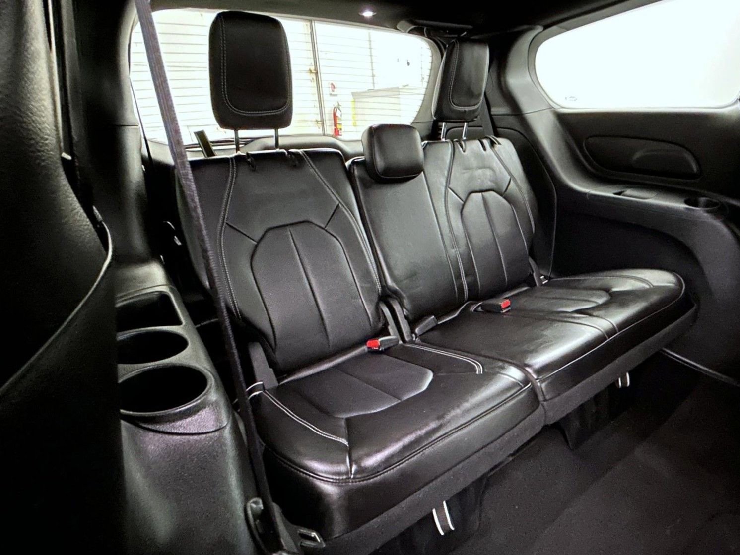 Used 2025 Chrysler Pacifica Select FWD image 18