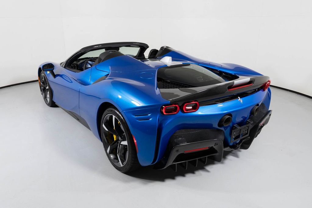 Used 2022 Ferrari SF90 Spider image 27