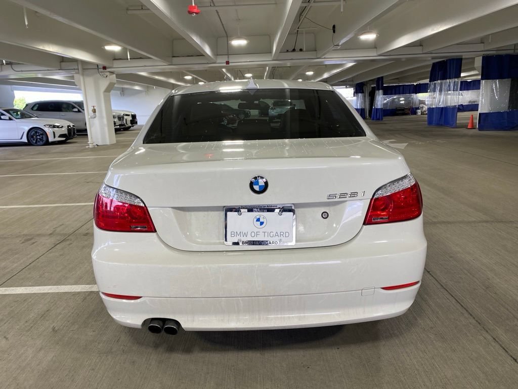 Used 2010 BMW 528i Sedan RWD image 4