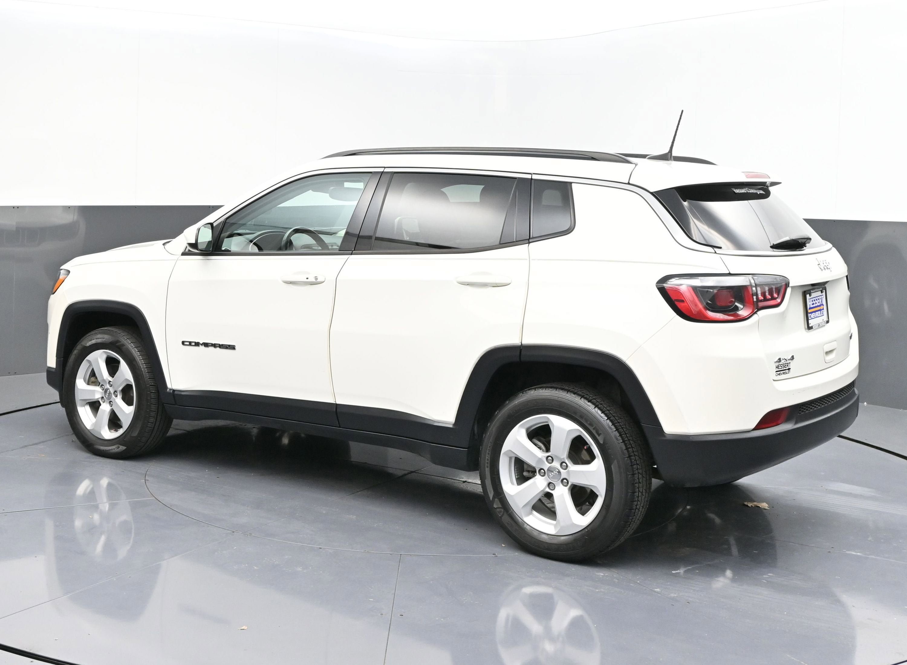 Used 2020 Jeep Compass Latitude w/ Cold Weather Group AWD/4WD image 5