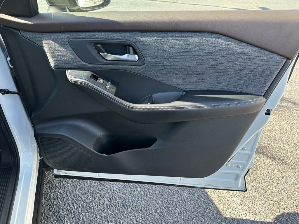 Used 2023 Nissan Rogue SV image 20