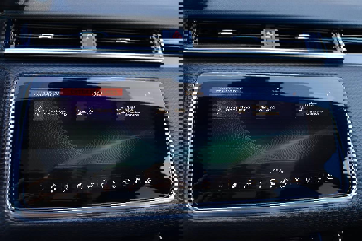 Used 2018 Land Rover Range Rover Velar R-Dynamic SE image 27