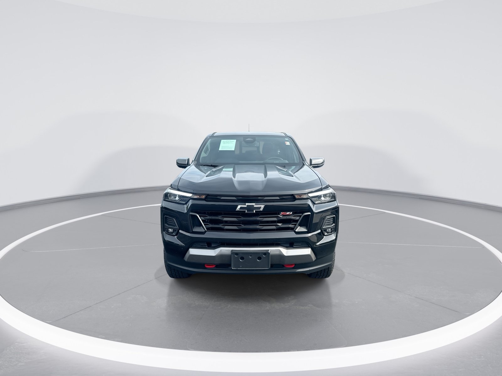 Used 2025 Chevrolet Colorado Z71 AWD/4WD image 3