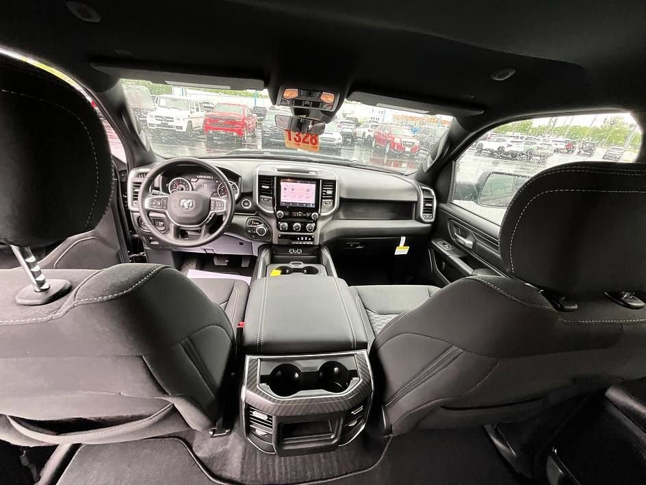 New 2026 RAM 1500 Express AWD/4WD image 32