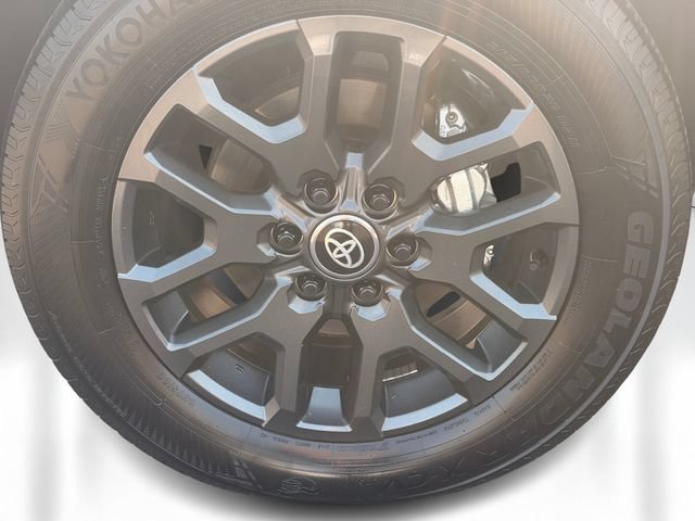 Used 2025 Toyota Sequoia Platinum AWD/4WD image 9