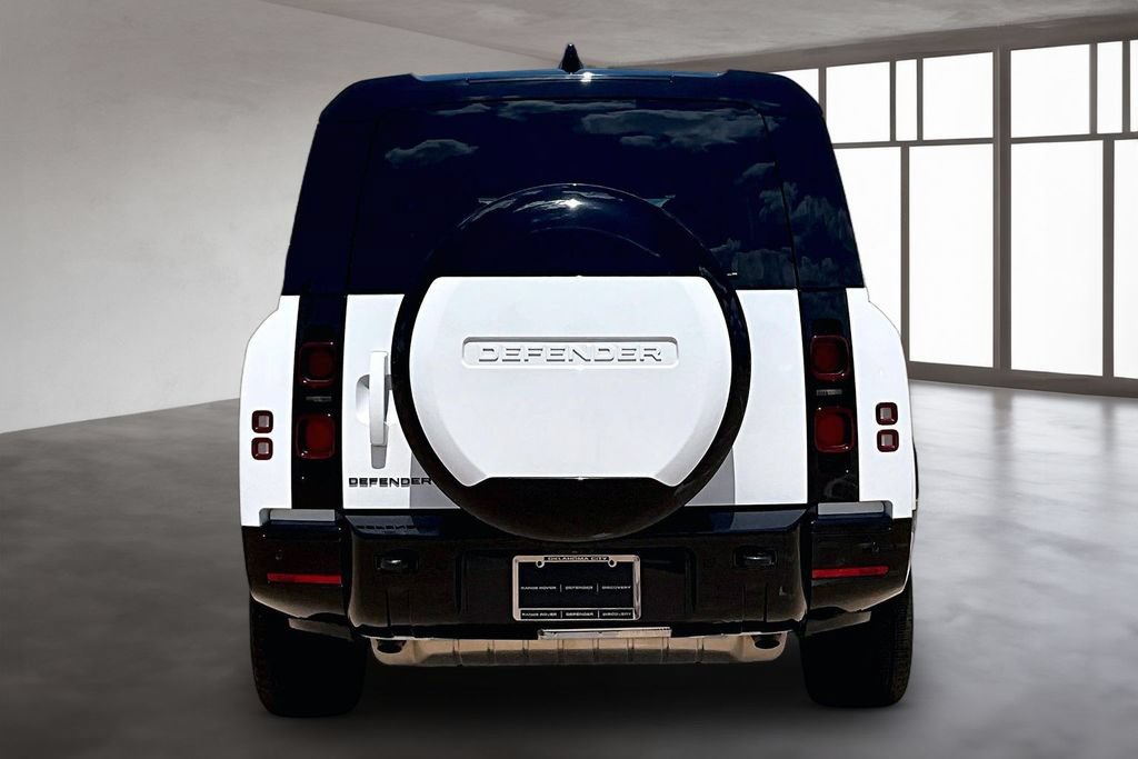 Certified 2025 Land Rover Defender 130 X-Dynamic SE AWD/4WD image 4