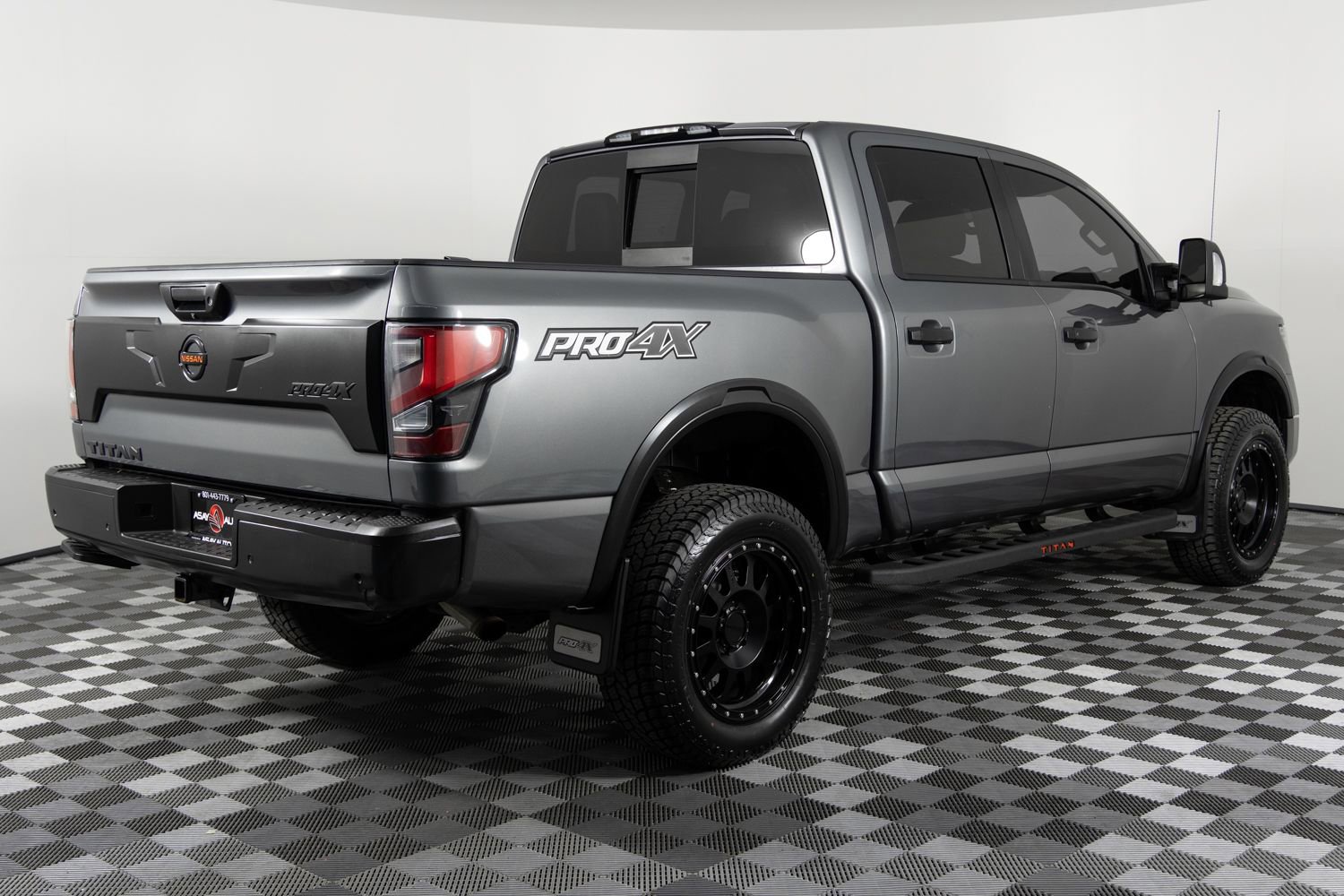 Used 2021 Nissan Titan PRO-4X w/ Pro-4x Convenience Package image 8