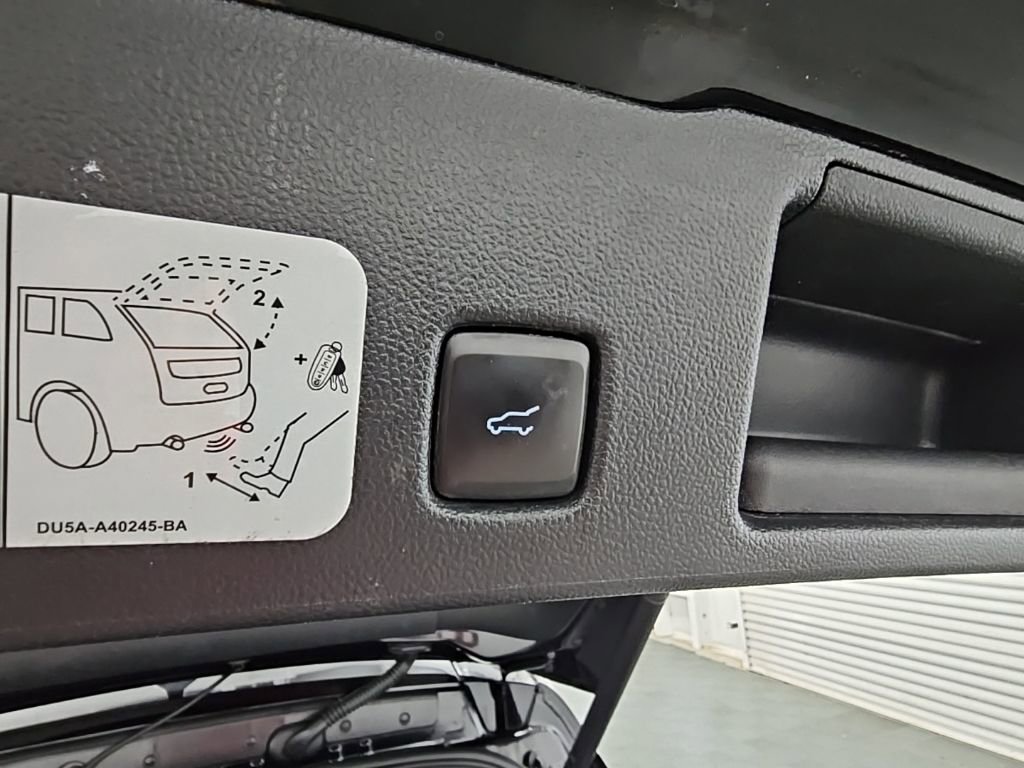 Used 2020 Ford Escape SEL FWD image 34