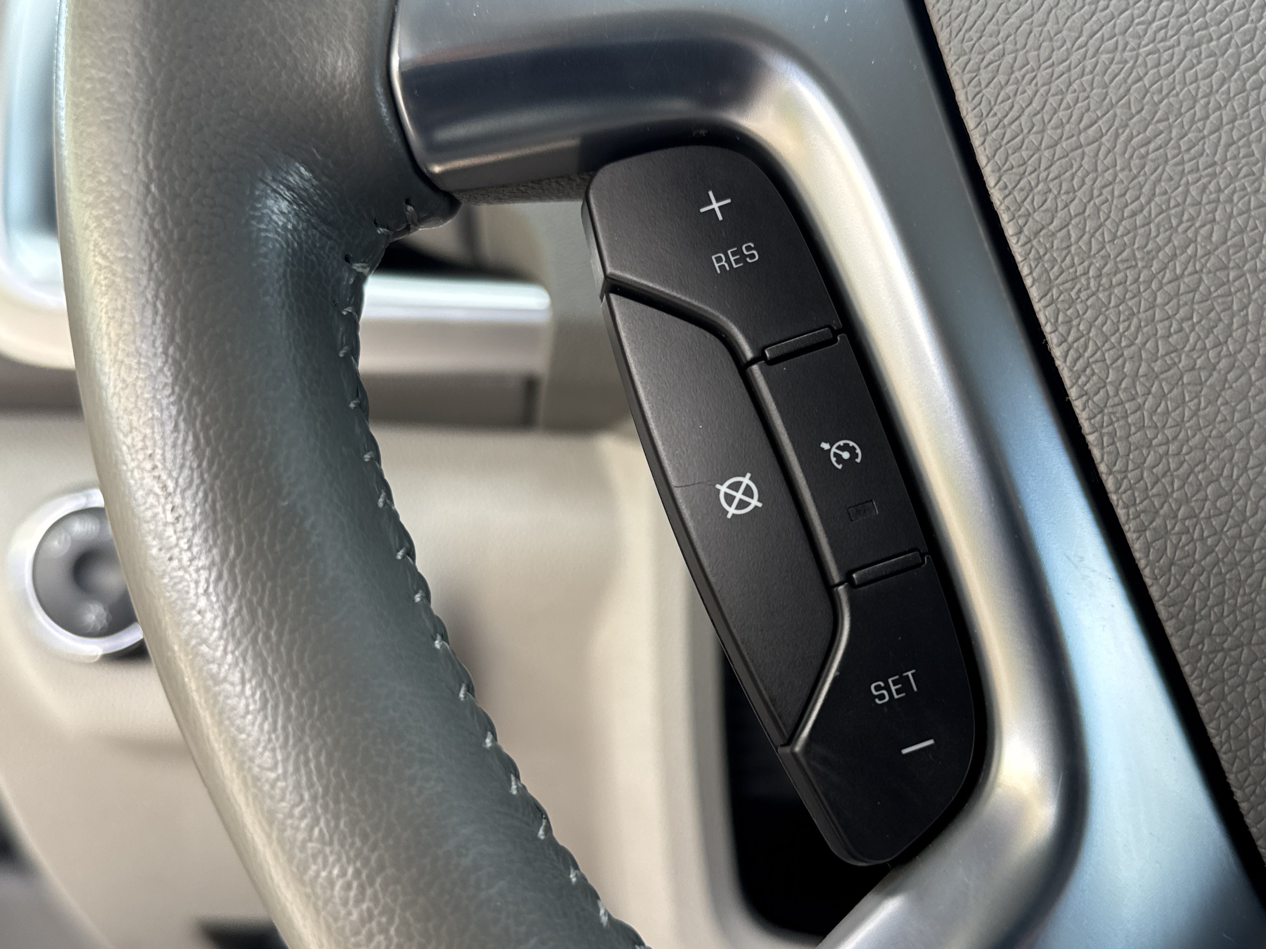 Used 2014 GMC Acadia SLE FWD image 19