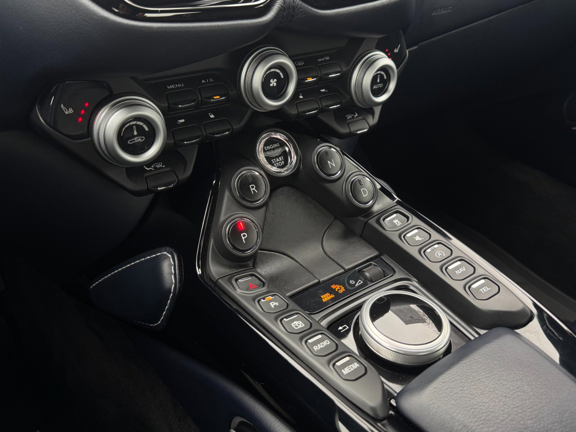 Used 2020 Aston Martin V8 Vantage Coupe image 41