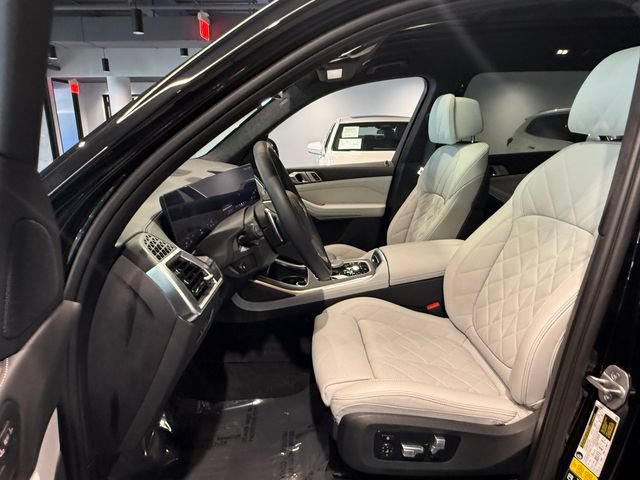 Used 2024 BMW X7 xDrive40i w/ Parking Assistance Package AWD/4WD image 18