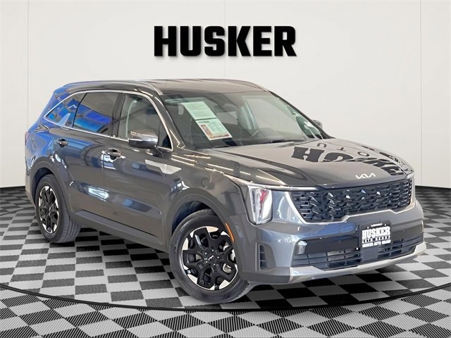 Used 2024 Kia Sorento S image 1